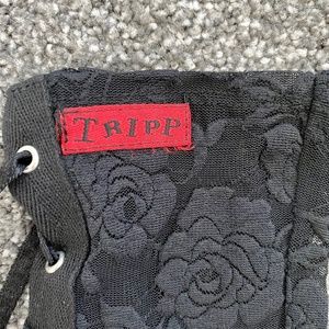 Tripp nyc rose lace single glove